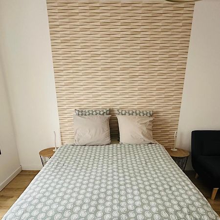 B&B Chez L'Habitant Chambre Privative Sur La Route Des Vins Tv Parking Box Velo Issenheim Exterior foto